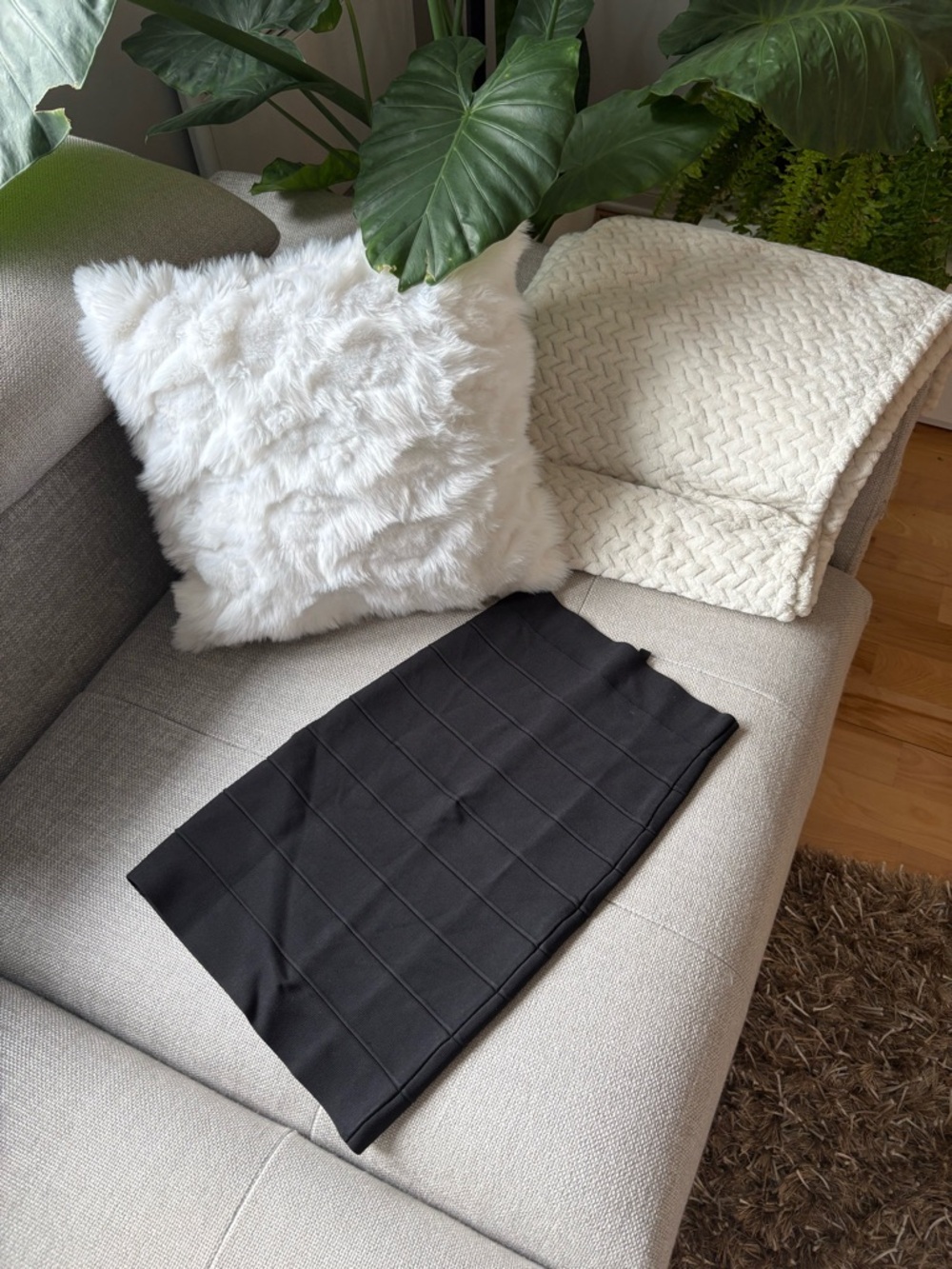 BCBGMaxAzria Black Bandage Pencil Skirt- size s